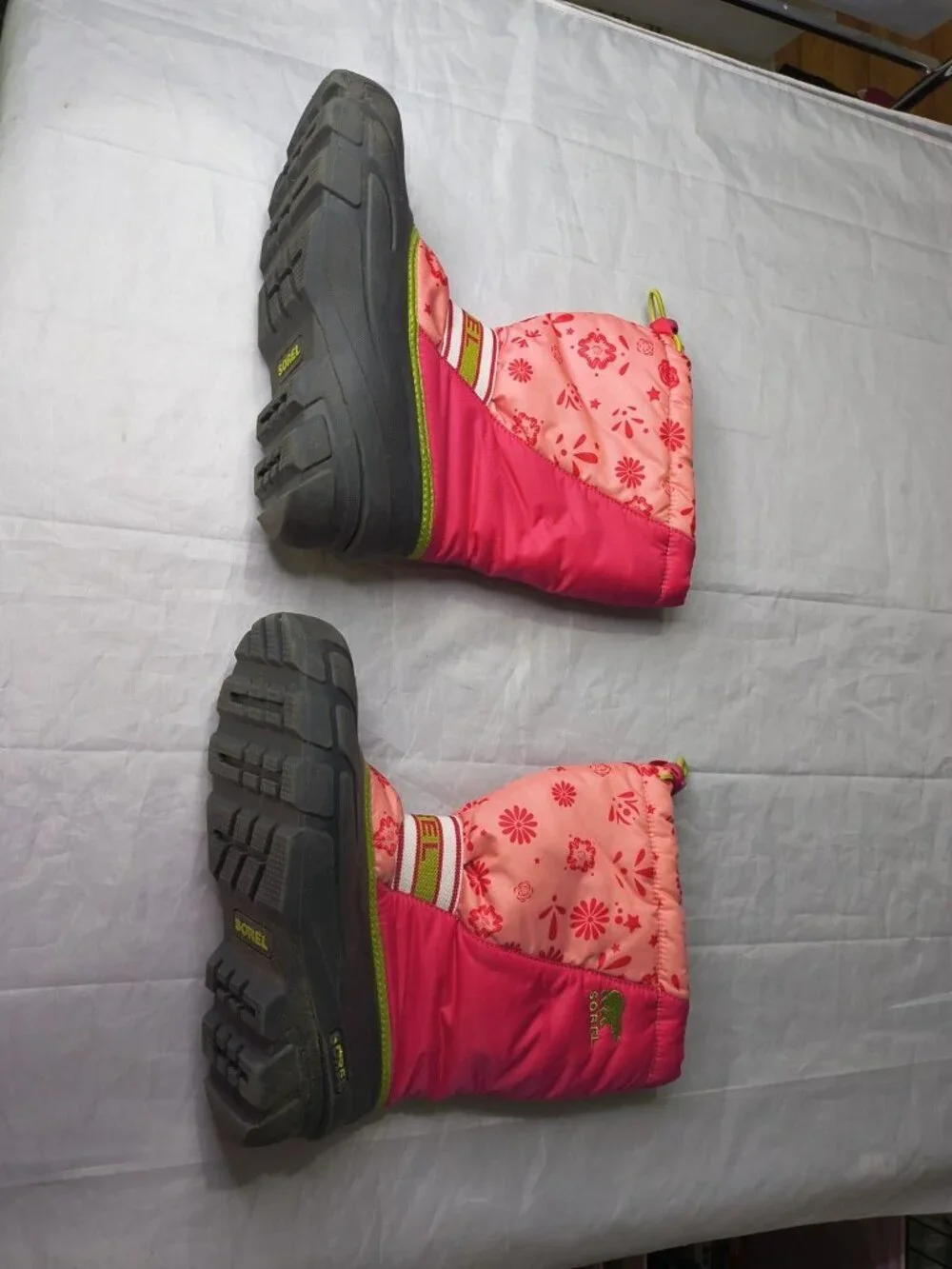 Sorel Boots Girls Youth Pink Floral Rubber Slip On Winter Snow Boots size 7
